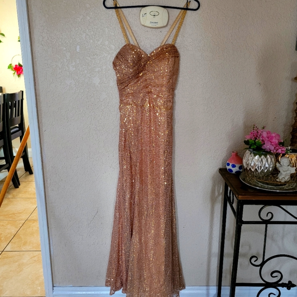 Dresses color gold